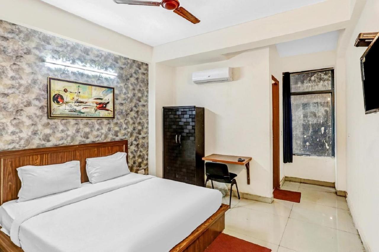 Hotel Noida Continental Bagian luar foto