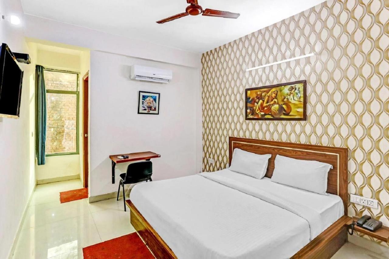 Hotel Noida Continental Bagian luar foto