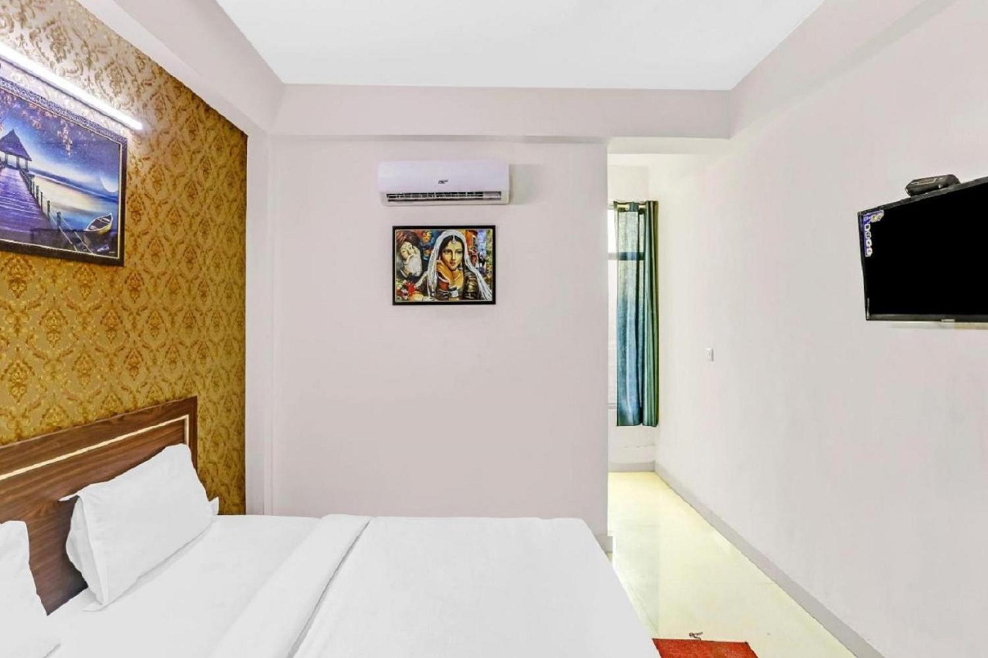 Hotel Noida Continental Bagian luar foto