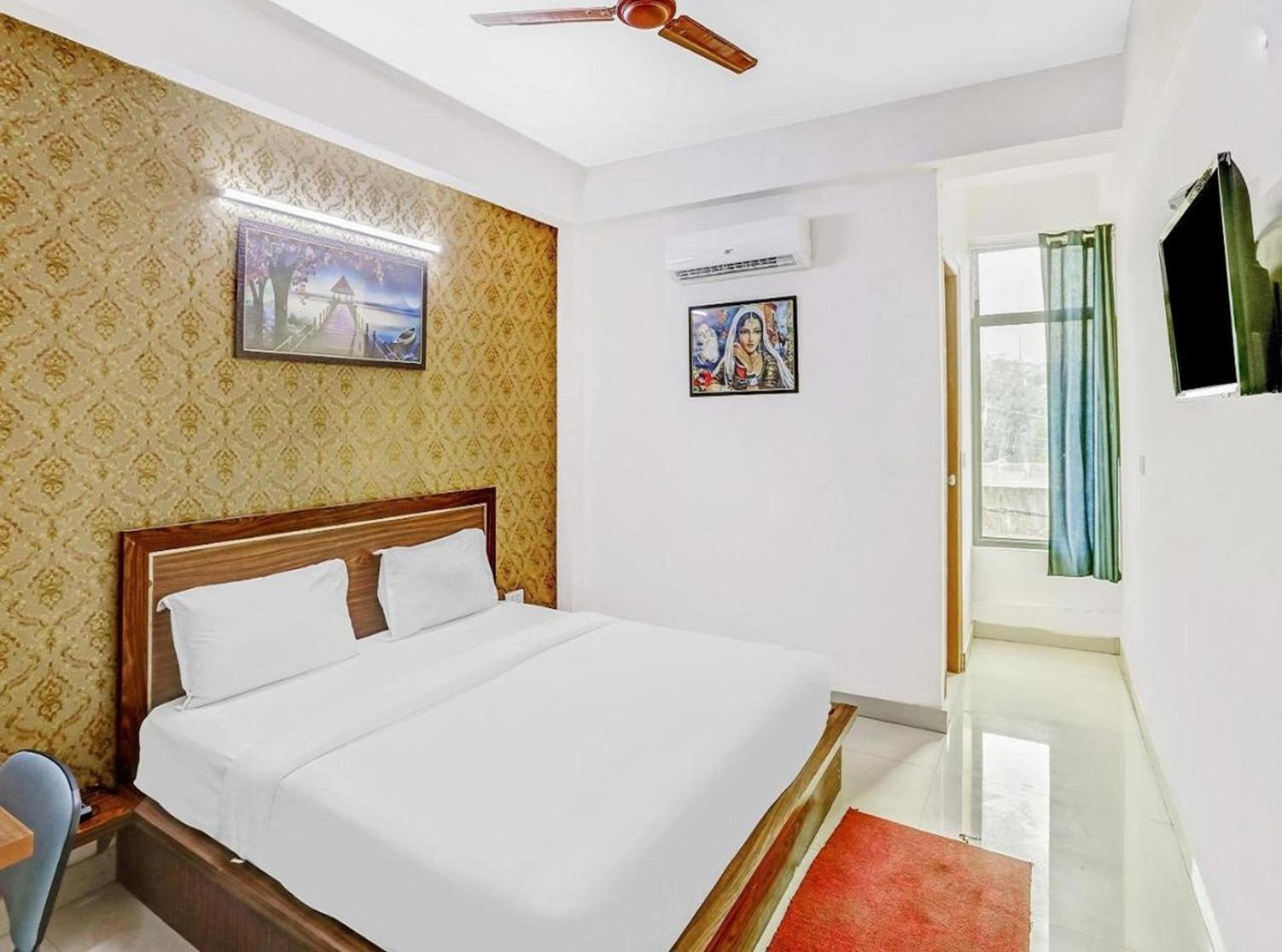 Hotel Noida Continental Bagian luar foto