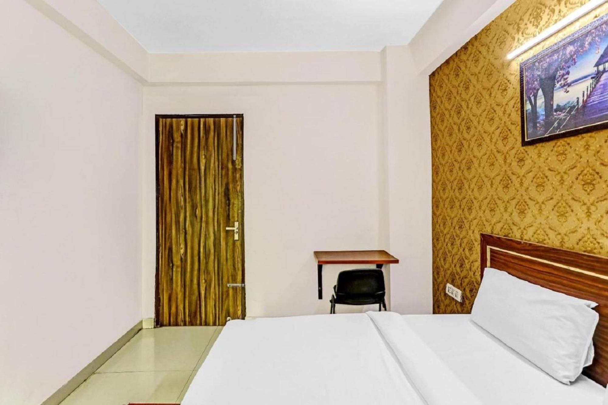 Hotel Noida Continental Bagian luar foto