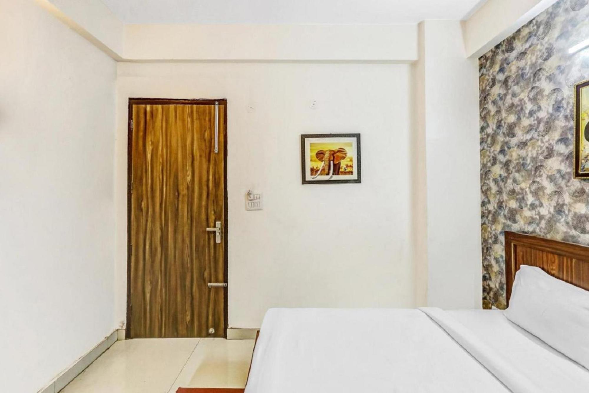 Hotel Noida Continental Bagian luar foto
