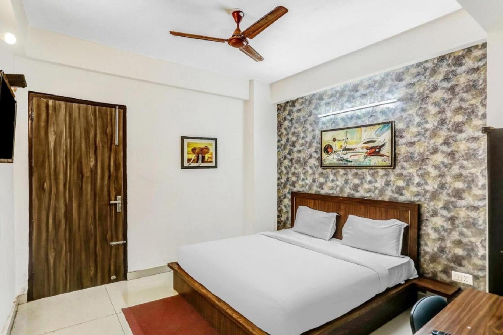 Hotel Noida Continental Bagian luar foto