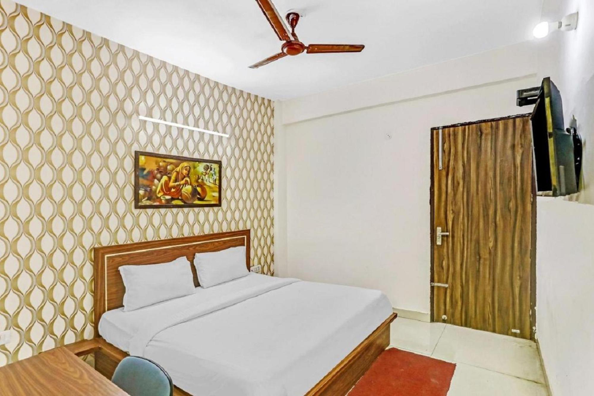 Hotel Noida Continental Bagian luar foto